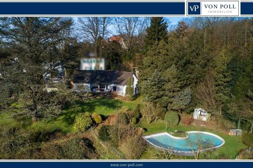 Rückseite Luftbild - Boltenberg: Bungalow mit großem Garten, Pool und Ausbaupotential