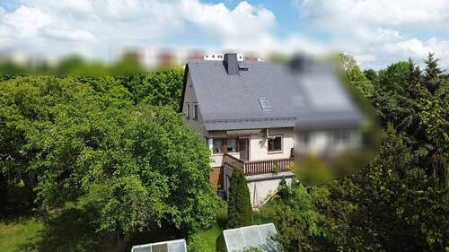 Ansicht mit Terrasse - 5 Zimmer Doppelhaushälfte in Hainichen