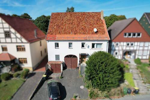 Hausansicht - Einfamilienhaus auf großem Grundstück mit 2.384 m² Fläche