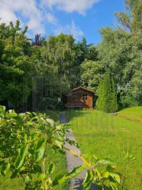Blick zur Blockhütte - 5 Zimmer Doppelhaushälfte zum Kaufen in Jemgum