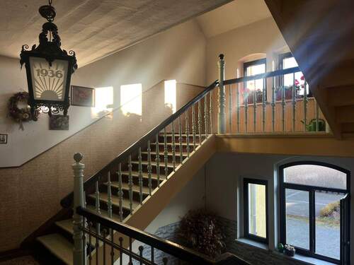 Treppenhaus - Ausflugslokal mit 3 Wohnungen und großem Grundstück