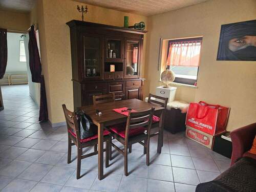 DG: Wohn- und Esszimmer - 2 Zimmer Etagenwohnung in Neunkirchen