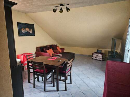 DG: Wohn- und Esszimmer - Etagenwohnung mit 38,00 m&sup2; in Neunkirchen zum Kaufen