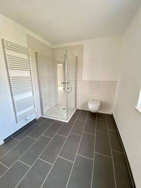 Badezimmer mit Dusche - 