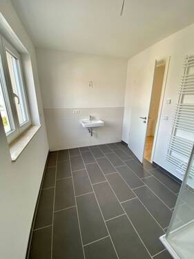 Badezimmer mit Dusche - 