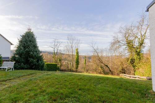 Blick von der Terrasse - 8 Zimmer Mehrfamilienhaus, Wohnhaus zum Kaufen in Arnsberg