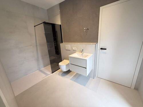 Gästebad mit Dusche - 