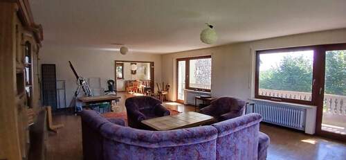 B) Wohnzimmer - Einfamilienhaus in Freiensteinau zum Kaufen