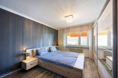 Schlafzimmer - 3 Zimmer Etagenwohnung zum Kaufen in Stuttgart