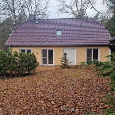 Ansicht Zweifamilienhaus - Idyllische 4-Zimmer Wohnung in Falkensee