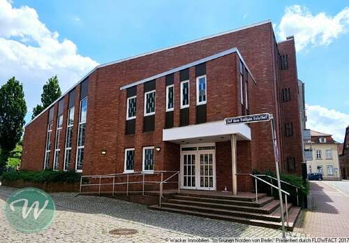 Blick auf den Eingang zum Objekt - Gelegenheit Nr. 30: Sakralbau Kirche in guter Innenstadtlage unweit des Wockersees