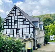 Dreifamilienhaus - 299.000,00&nbsp;EUR Kaufpreis, ca.&nbsp; 337,00&nbsp;m&sup2;&nbsp;Wohnfl&auml;che in Lennestadt / Bonzel (PLZ: 57368)