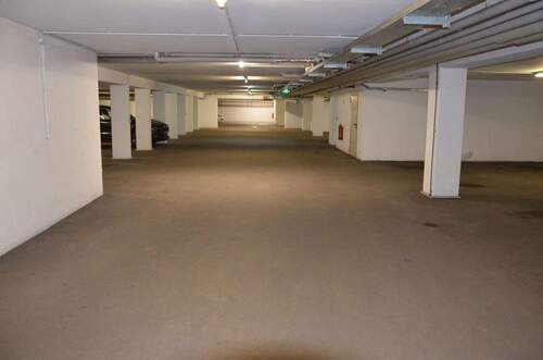 große Tiefgarage - 