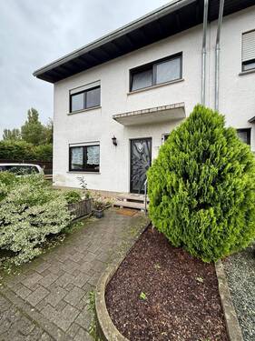 Front - Gepflegtes Einfamilienhaus in Sackgassenlage am Waldrand in 66806 Ensdorf zu verkaufen
