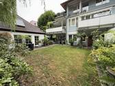 privater Garten mit Gartenhaus - 