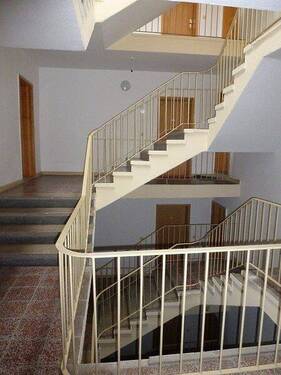Einblick Hausflur - 2 Zimmer Etagenwohnung zur Miete in Stralsund