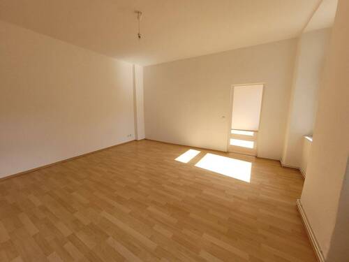 Einblick Wohnzimmer - Etagenwohnung mit 57,90 m² in Stralsund zur Miete