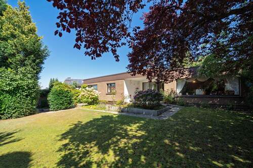 Aussenansicht - 5 Zimmer Einfamilienhaus in Bielefeld