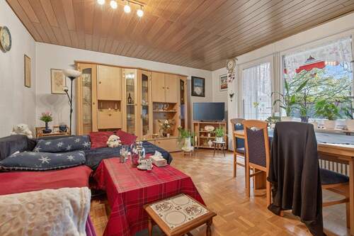 Wohnzimmer - 3 Zimmer Etagenwohnung zum Kaufen in Karlsruhe