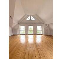 BEZUGSFREI: 3-Zimmer-Dachgeschosswohnung mit Terrasse, Fahrstuhl - über den Dächern Wilmersdorfs! - Berlin