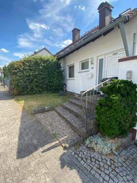 Hausansicht - 4 Zimmer Doppelhaushälfte zum Kaufen in Eppstein / Niederjosbach