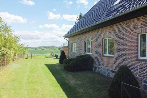 Einfahrt zum Hof - 