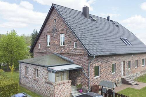 Ansicht von der Straße - 8 Zimmer Einfamilienhaus zum Kaufen in Kruckow