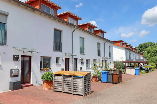 Vorderansicht - 6 Zimmer Reihenmittelhaus zum Kaufen in Kaltenkirchen