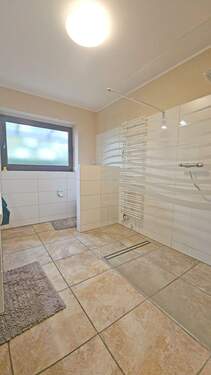 Bad bodentiefe Dusche Ahrensburg.jpg - 4 Zimmer Einfamilienhaus zur Miete in Ahrensburg