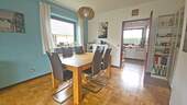 Esstisch zwischen Küche und Wohnzimmer.jpg - 4 Zimmer Einfamilienhaus in Ahrensburg