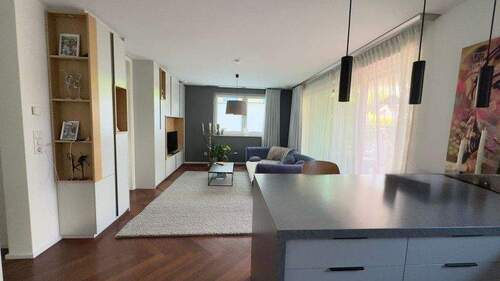 Wohnen - Seniorengerechte 3-Zi-ETW mit Designermöbeln und eigenem Garten!