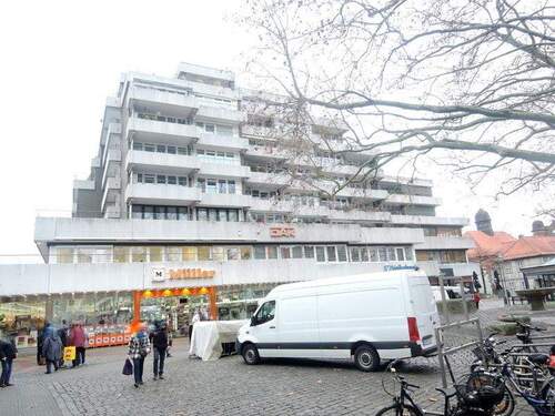 Hausansicht - Helle, gepflegte und seniorengerechte Etagenwohnung mit Fahrstuhl und großer Dachterrasse direkt in der Innenstadt