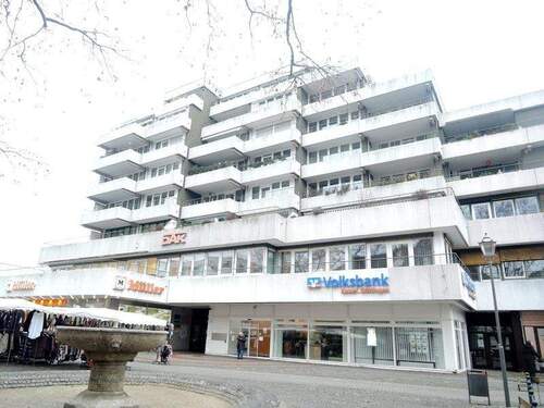 Hausansicht mit Eingangsbereich - 3 Zimmer Etagenwohnung zur Miete in Northeim