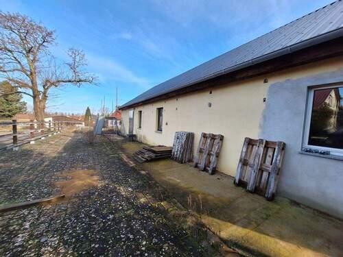 Seitenansicht mit Terrasse - 