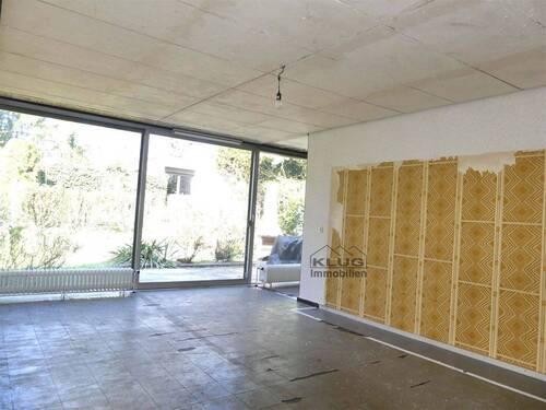 Wohnraum mit großer Schiebetür - 