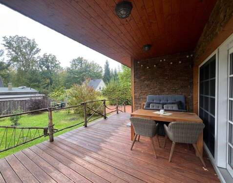 Terrasse Blick in den Garten - 2 Zimmer Mehrfamilienhaus, Wohnhaus zum Kaufen in Brandis