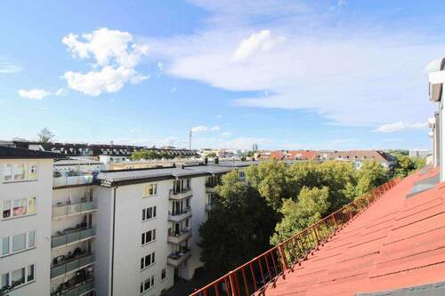 Aussicht Schlafzimmer - Attraktive Dachgeschosswohnung mit Blick über die Dächer Schwabings