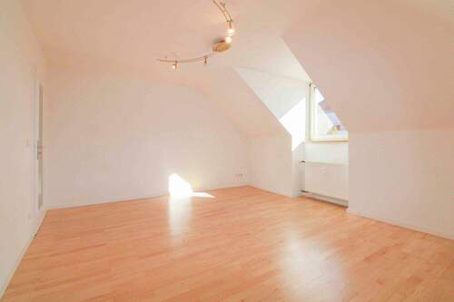 Wohnzimmer - 2 Zimmer Etagenwohnung zum Kaufen in München