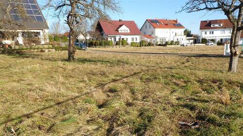 Rommelsbach-Blick-auf-Strasse-Nachbarn - Grundstück in Reutlingen