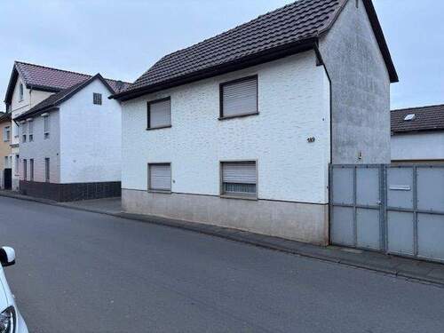 rechtes Haus mit Toreinfahrt.jpg - Einfamilienhaus in Bonn