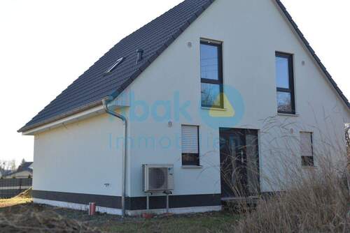 Frontansicht - Ländlich leben, stadtnah wohnen: Ihr neues Heim im Neubaugebiet in Elstertrebnitz