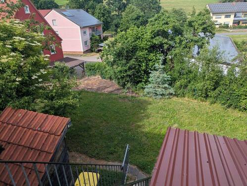 Blick von Balkon in den Garten - 