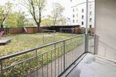 Balkon - Bezugsfreie 3 Zimmer im Erdg. mit Balkon zum Innenhof - Denkmalsgeschützt
