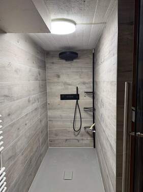 Dusche im Wellnessbereich - 