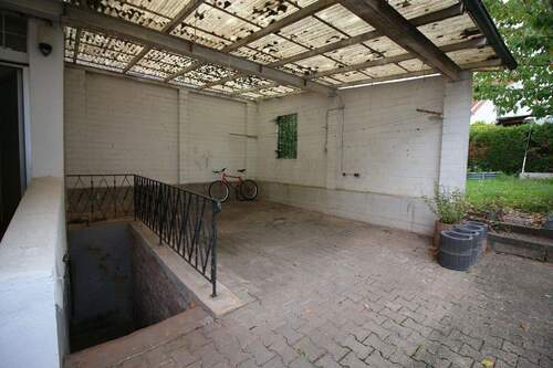 Hof und Zugang Keller - 