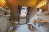 Badezimmer im Dachgeschoss - 