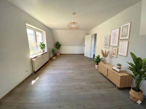 Schlafzimmer1 möbliert_KI - 