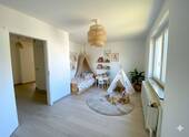 Kinderzimmer möbliert_KI - 
