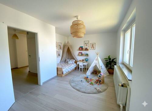 Kinderzimmer möbliert_KI - 