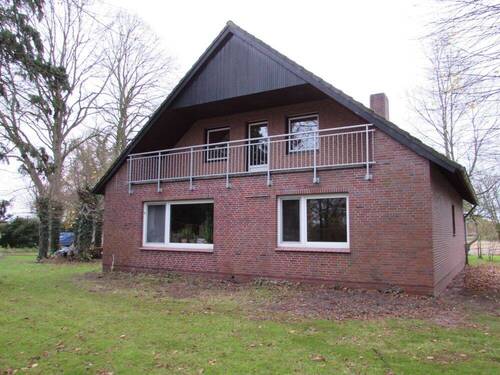 Bild 1 - Einfamilienhaus mit Garage und großem Grundstück